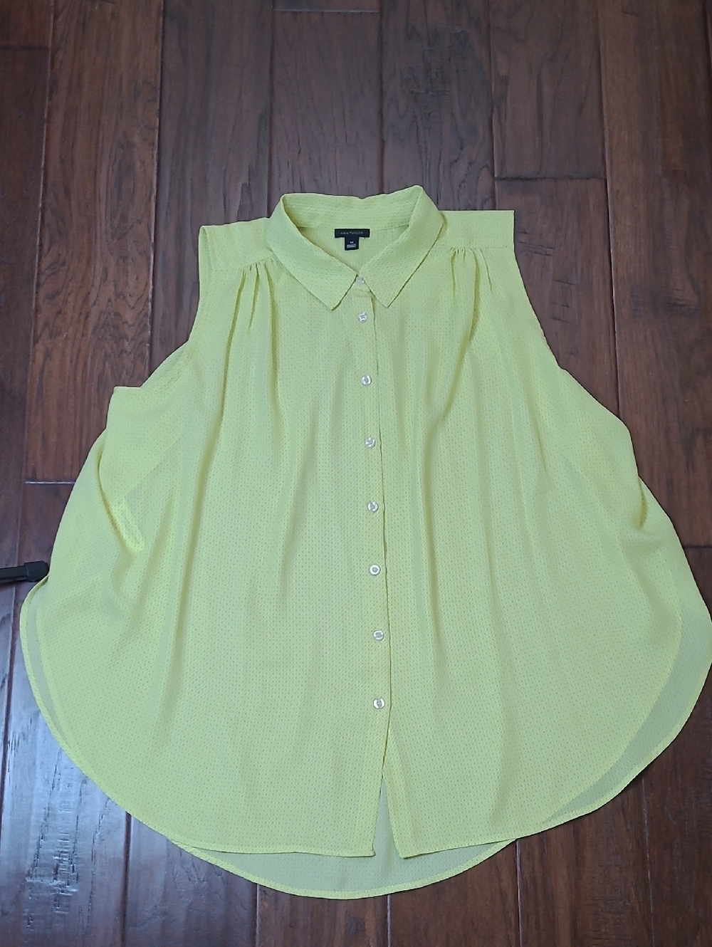 Ann Taylor Chartreuse Patterned Sleeveless Button-Front Open Sides Blouse size M